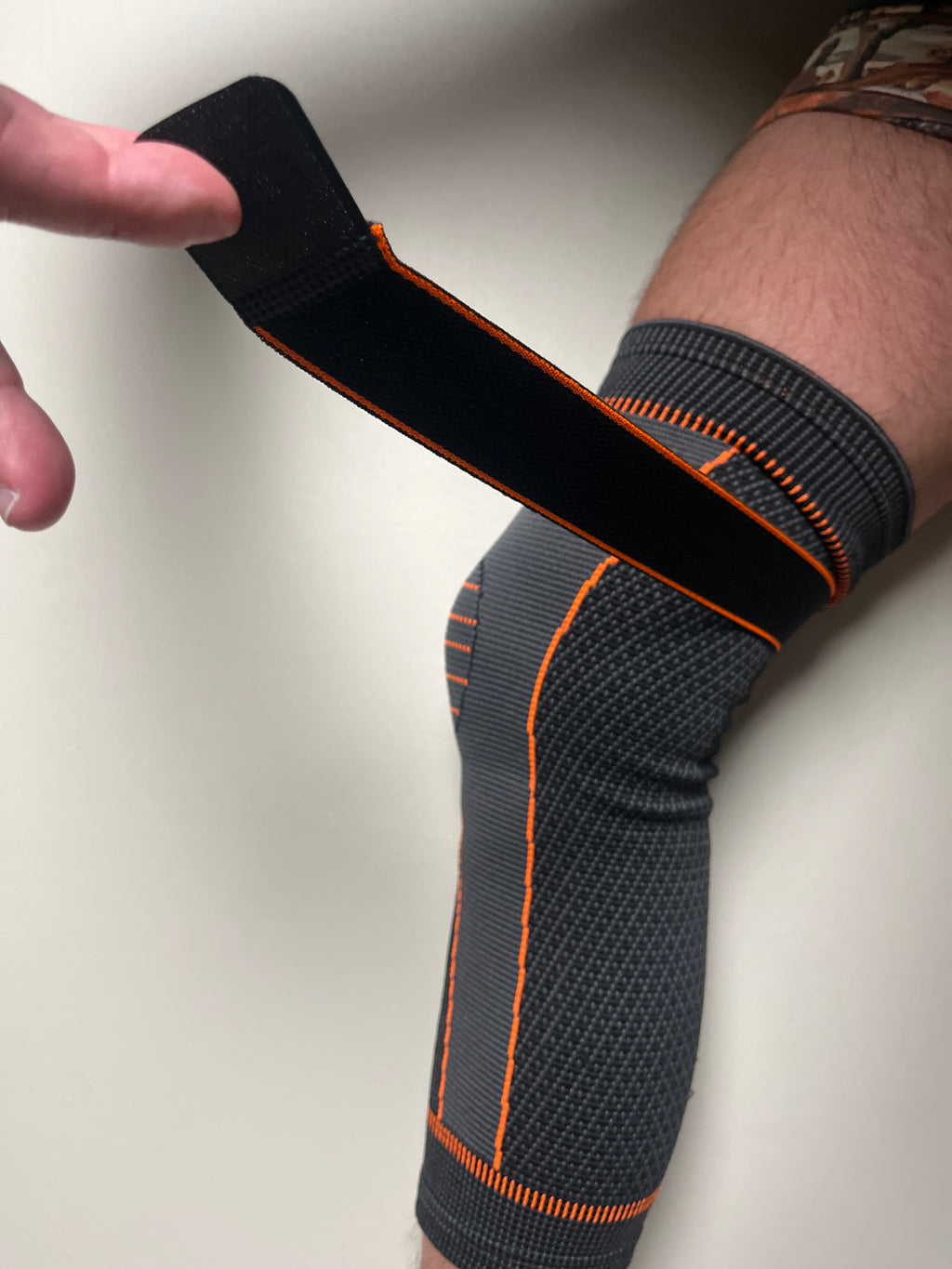 Adjustable Compression Knee Support Sleeve￼