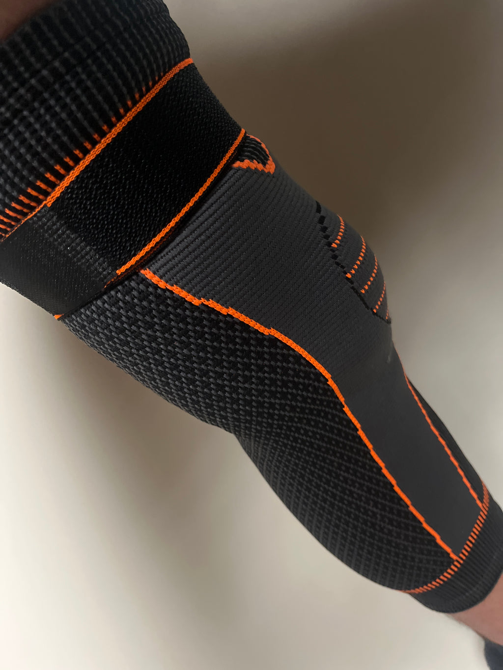 Adjustable Compression Knee Support Sleeve￼