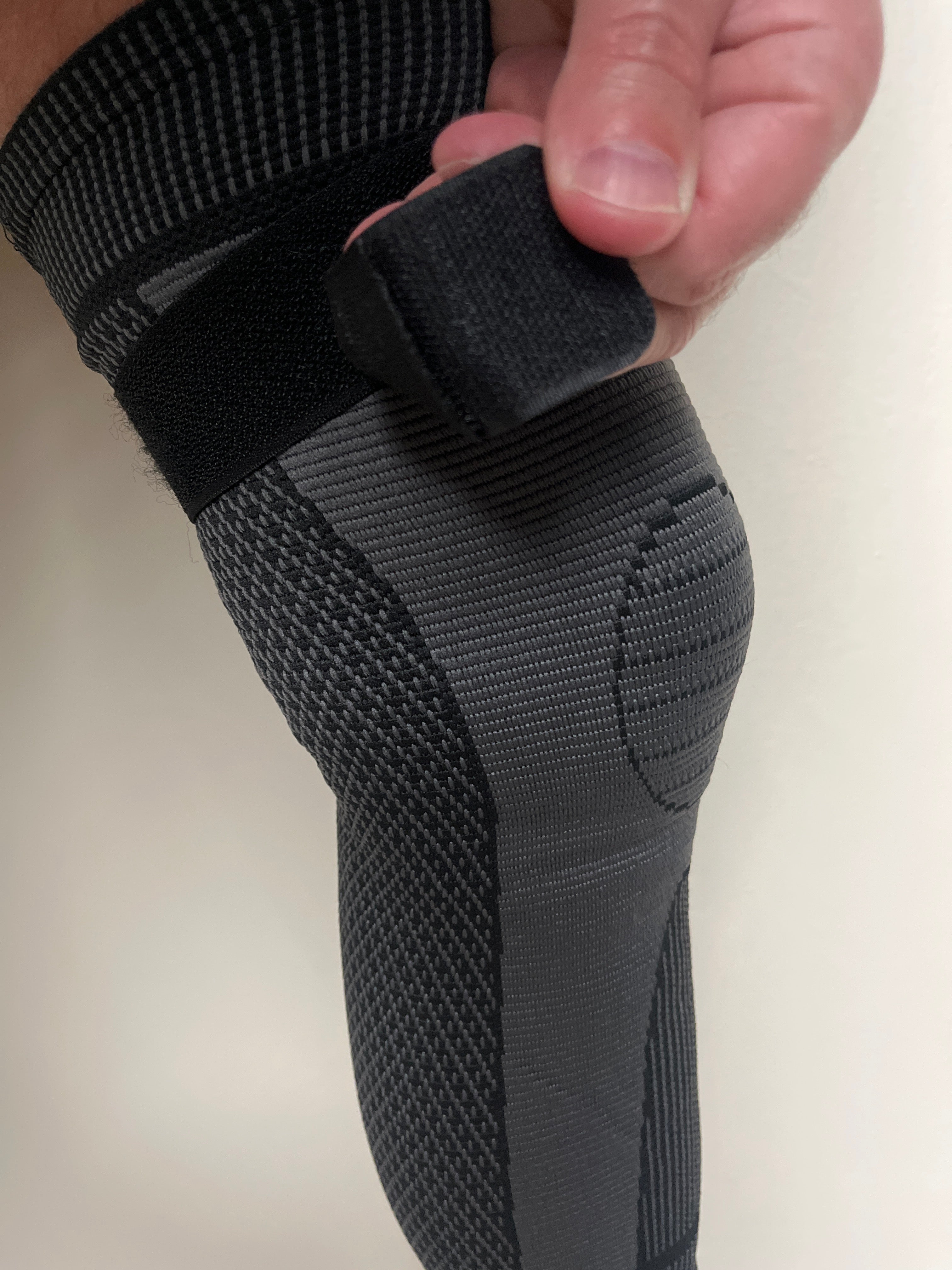 Adjustable Compression Knee Support Sleeve￼